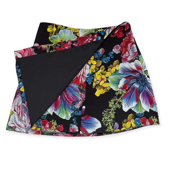 Express Black Floral Skort NWT Size 4 – Side Zip, Work to Weekend - Picture 4 of 4